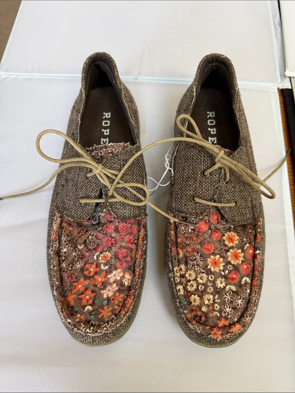 Roper Women's Brown Floral Embroidered Lace-Up Flats